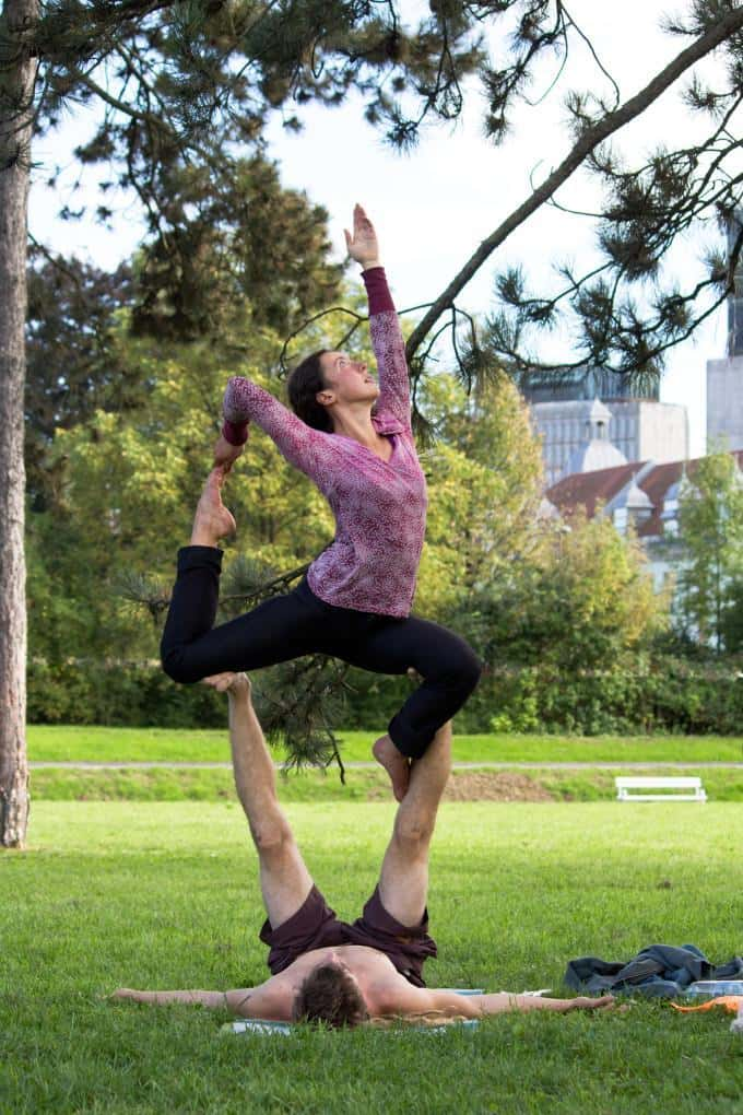 Leteča joga, AcroYoga